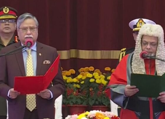 শপথ নিলেন নতুন প্রধান বিচারপতি জুবায়ের রহমান চৌধুরী