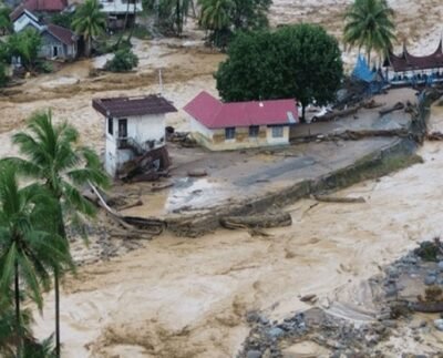 ইন্দোনেশিয়ায় ভয়াবহ বন্যা-ভূমিধস: মৃতের সংখ্যা ৯০০ ছাড়াল