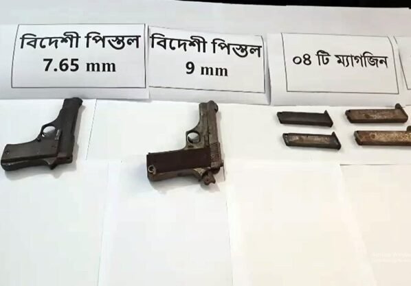 ঠাকুরগাঁওয়ে কবরস্থান থেকে তাজা গুলিসহ ২টি বিদেশী আগ্নেয়াস্ত্র উদ্ধার