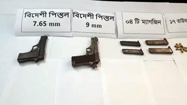 ঠাকুরগাঁওয়ে কবরস্থান থেকে তাজা গুলিসহ ২টি বিদেশী আগ্নেয়াস্ত্র উদ্ধার