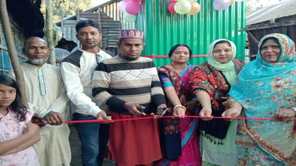 ঠাকুরগাঁওয়ে দরিদ্র পরিবারের মাঝে সেমিপাকা স্যানিটেশন বিতরণ