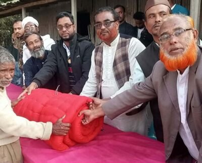 ঠাকুরগাঁওয়ে অসহায় ও দু:স্থদের মাঝে লেপ বিতরণ