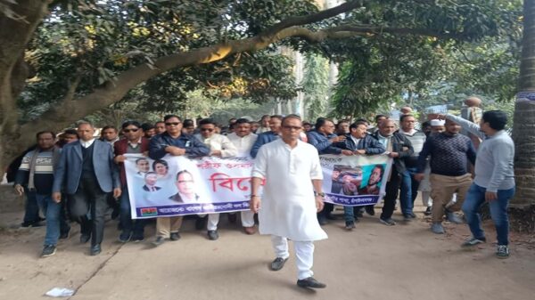 হাদীর উপর হামলার ঘটনায় গোমস্তাপুর বিএনপির বিক্ষোভ মিছিল