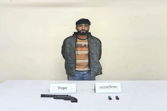 গাংনী যৌথবাহিনীর অভিযানে অস্ত্র ও গুলিসহ মোশারফ আটক