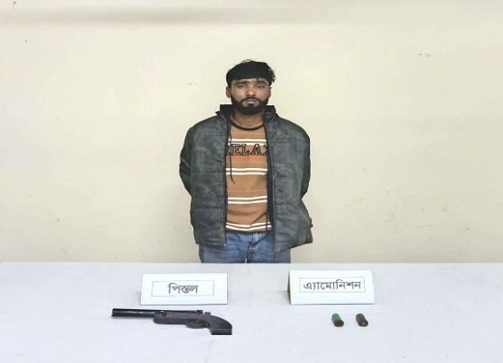 গাংনী যৌথবাহিনীর অভিযানে অস্ত্র ও গুলিসহ মোশারফ আটক