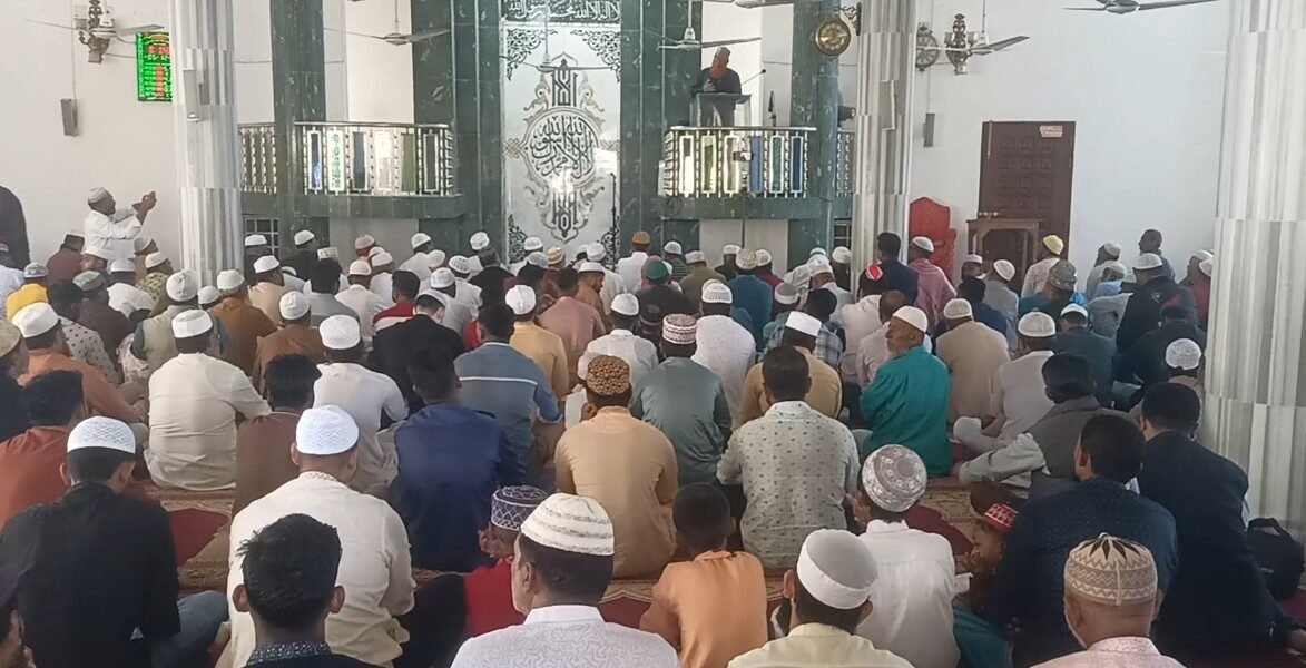 ব্রাহ্মণবাড়িয়ায় বেগম খালেদা জিয়ার রোগমুক্তি কামনায় ঐতিহ্যবাহী আড়াইবাড়ী দরবার শরীফে দোয়া মাহফিল