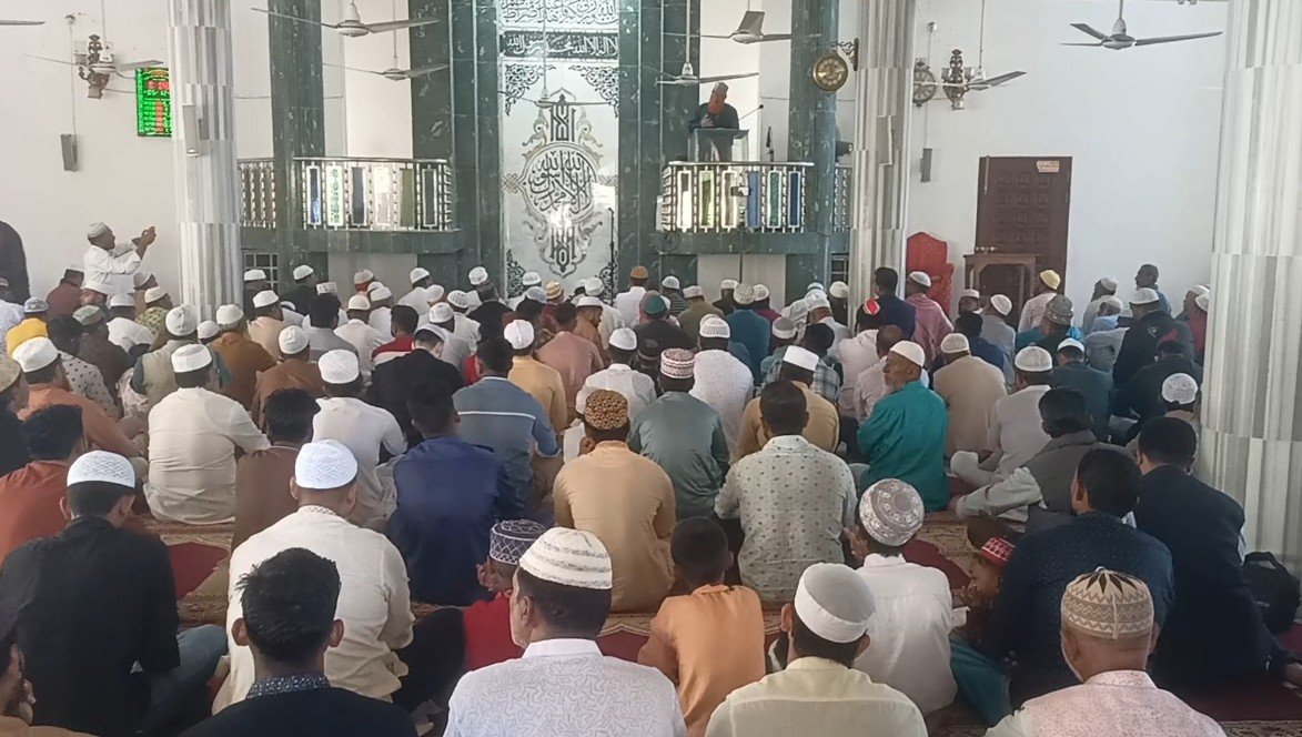 ব্রাহ্মণবাড়িয়ায় বেগম খালেদা জিয়ার রোগমুক্তি কামনায় ঐতিহ্যবাহী আড়াইবাড়ী দরবার শরীফে দোয়া মাহফিল