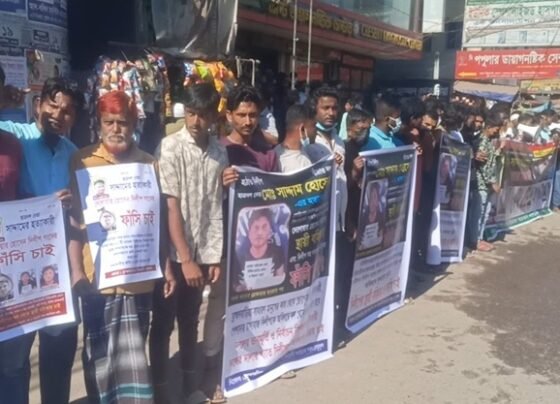 ব্রাহ্মণবাড়িয়ায় দিলিপের ফাঁসি ও বহিস্কারের দাবীতে মানববন্ধন ও বিক্ষোভ