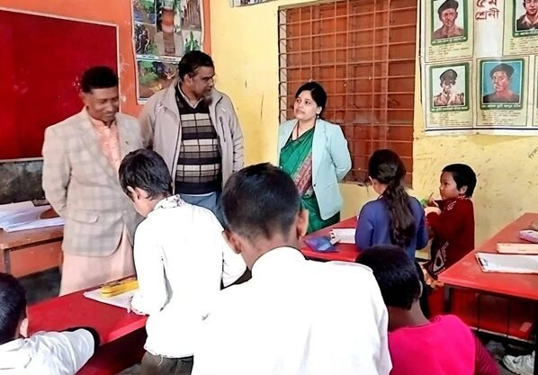 শেরপুরে শ্রেণিকক্ষের তালা ভেঙে পরীক্ষার ব্যবস্থা করলেন ইউএনও