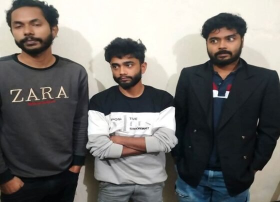 ঠাকুরগাঁওয়ের ভূল্লীতে ইয়াবাসহ তিন যুবক আটক