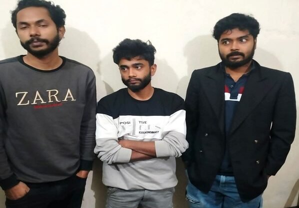 ঠাকুরগাঁওয়ের ভূল্লীতে ইয়াবাসহ তিন যুবক আটক