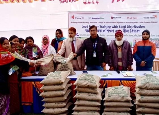 ঠাকুরগাঁওয়ে বিনামূল্যে ১০০জন কৃষক পেল জিংক ধানের ভিত্তি বীজ