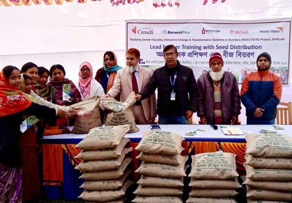 ঠাকুরগাঁওয়ে বিনামূল্যে ১০০জন কৃষক পেল জিংক ধানের ভিত্তি বীজ