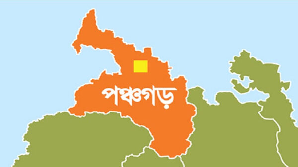 দেবীগঞ্জে প্রচারনা করার সন্দেহে জামায়াতের প্রার্থীর স্ত্রীর গাড়ি আটকে দিল বিএনপির লোকজন