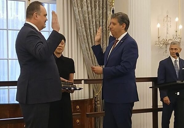 রাষ্ট্রদূত হিসেবে শপথ নিলেন ব্রেন্ট ক্রিস্টেনসেন