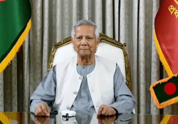 নির্বাচনের আগে লুট হওয়া অস্ত্র উদ্ধারের তাগিদ প্রধান উপদেষ্টার