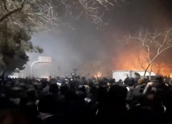 যুক্তরাষ্ট্র হামলা চালালে ইসরায়েল ও মার্কিন ঘাঁটিতে আঘাতের হুমকি ইরানের