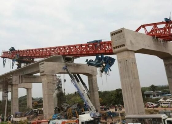 থাইল্যান্ডে চলন্ত ট্রেনে ক্রেন ধসে নিহত বেড়ে ৩২