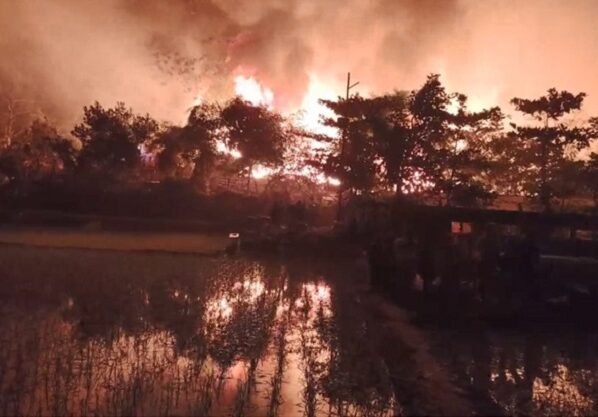 মধ্যরাতে রোহিঙ্গা ক্যাম্পে আগুন, ছাই হয়েছে ৫ শতাধিক বসতি