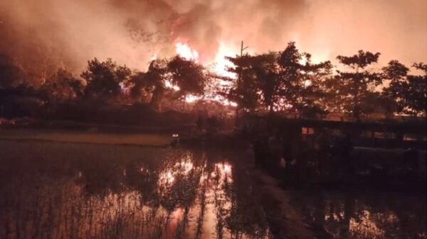 মধ্যরাতে রোহিঙ্গা ক্যাম্পে আগুন, ছাই হয়েছে ৫ শতাধিক বসতি