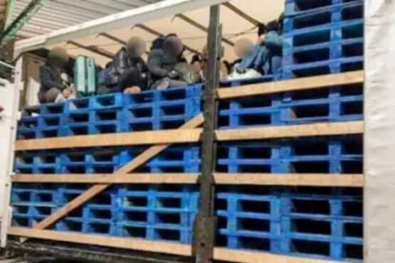 লন্ডন থেকে লরিতে ফ্রান্সে পাচার: ২৩ বাংলাদেশি উদ্ধার