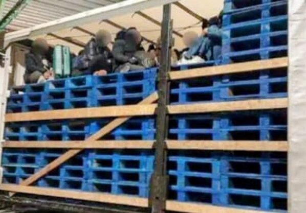 লন্ডন থেকে লরিতে ফ্রান্সে পাচার: ২৩ বাংলাদেশি উদ্ধার