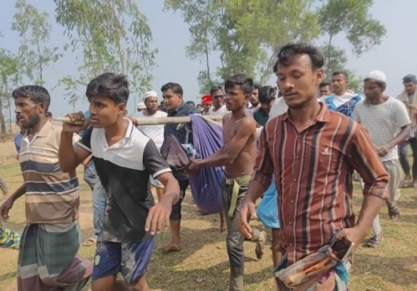 টেকনাফে সীমান্ত এলাকায় মাইন বিস্ফোরণে যুবক আহত, সড়ক অবরোধ