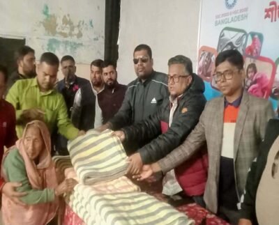 দেবীগঞ্জে এসএসসি ২০০০ ব্যাচের উদ্যোগে শীতার্তদের মাঝে শীতবস্ত্র বিতরণ
