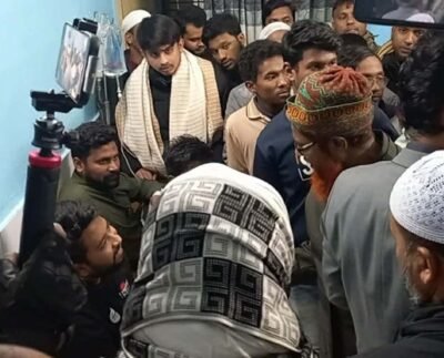 পঞ্চগড়ে সেনাবাহিনীর লাঠিচার্জে আহত ছাত্র নেতাদের দেখতে হাসপাতালে সারজিসহ প্রশাসনের কর্মকর্তা ও নেতারা