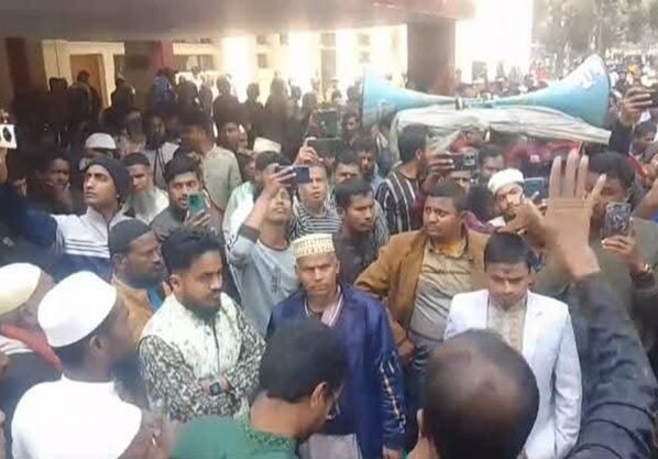 পঞ্চগড়ে রিটার্নিং কর্মকর্তার সাথে বৈঠক, বিক্ষোভকারীদের কর্মসূচী প্রত্যাহার