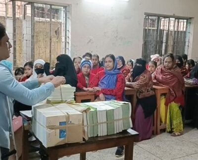 নতুন বছরে ব্রাহ্মণবাড়িয়ার শিক্ষার্থীদের হাতে নতুন বই