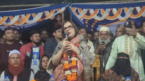 সরাইলে নির্বাচনী উঠান বৈঠকে আবেগাপ্লুত হয়ে কাঁদলেন রুমিন ফারহানা