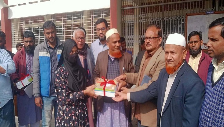 দেবীগঞ্জ সরকারি স্কুল এন্ড কলেজে বই বিতরন উৎসব