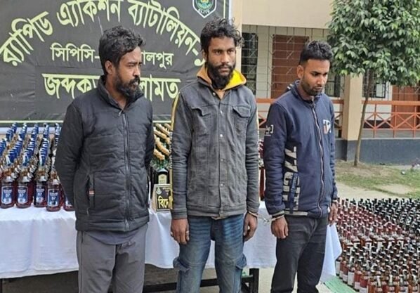 শেরপুরে র‍্যাবের অভিযানে ১৩০১ বোতল বিদেশি মদসহ, আটক ৩