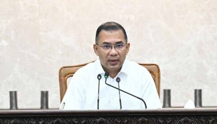 সাপ্তাহিক ছুটির দিনেও তেজগাঁও কার্যালয়ে ব্যস্ত সময় কাটালেন প্রধানমন্ত্রী