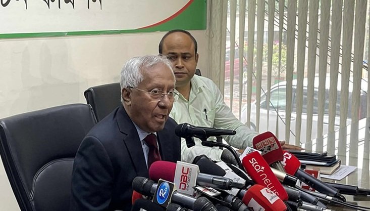 প্রার্থীর টাকা বহন বিষয়ে নিজের বক্তব্য থেকে ‘ইউটার্ন’ ইসি সচিবের