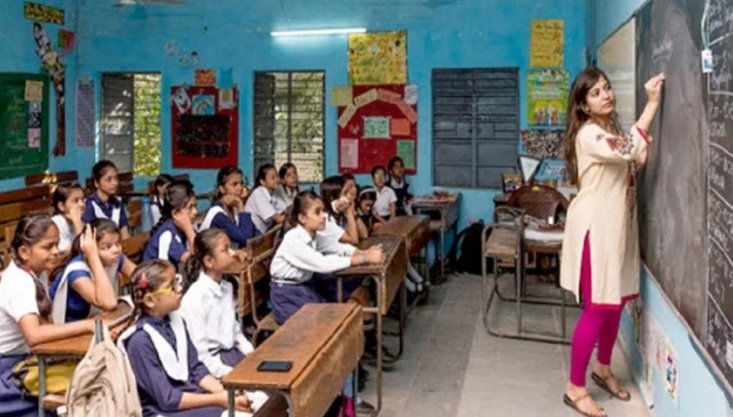 শাস্তির মুখে পড়ছেন প্রাথমিক শিক্ষকরা