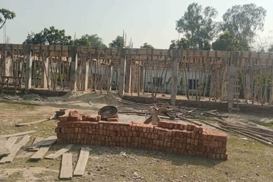 চার বছরেও শেষ হয়নি পঞ্চগড়ে মাদরাসার ভবন নির্মাণের কাজ