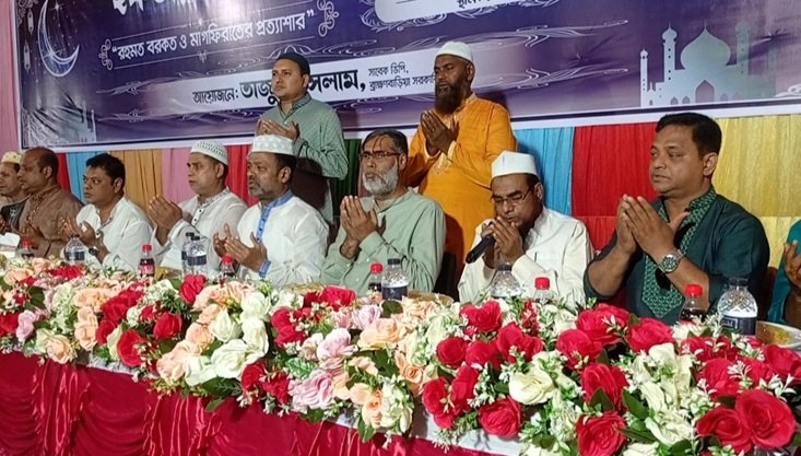 ব্রাহ্মণবাড়িয়ায় ভিপি তাজুলের আয়োজনে বন্ধু-সহকর্মীদের সঙ্গে আবেগঘন ইফতার ও দোয়া মাহফিল