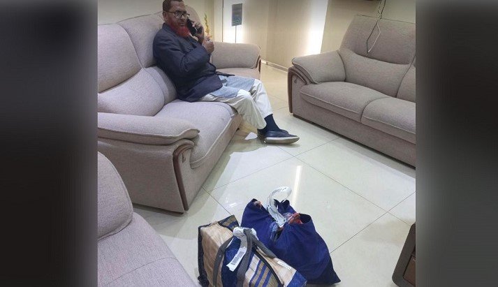 বিমানবন্দরে ঠাকুরগাঁও জেলা জামায়াতের আমির ‘অর্ধকোটি’ টাকাসহ আটক