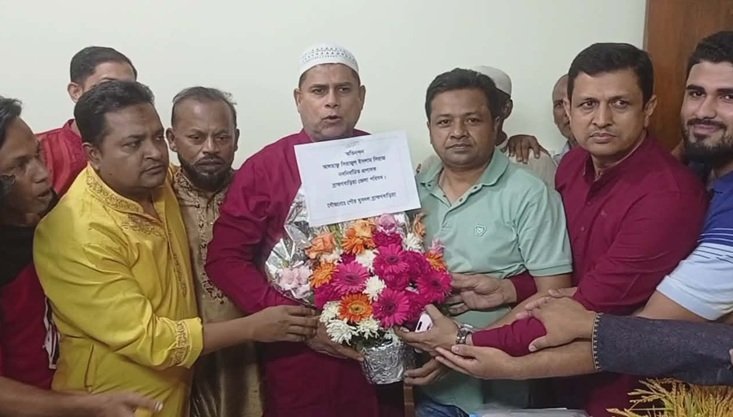 ব্রাহ্মণবাড়িয়ায় জেলা পরিষদের নবনিযুক্ত প্রশাসককে ফুলেল শুভেচ্ছা