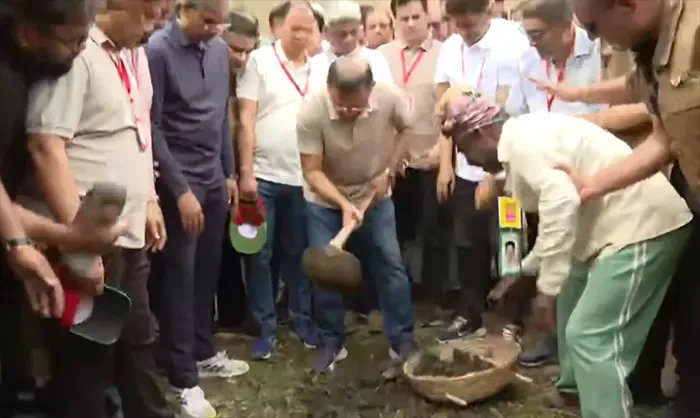 যশোরে ‘জিয়া খাল’ পুনঃখনন শুরু করলেন প্রধানমন্ত্রী তারেক রহমান