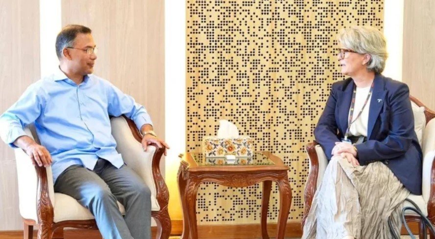 প্রধানমন্ত্রীর সঙ্গে সাক্ষাৎ করেছেন টেলিনর গ্রুপের প্রেসিডেন্ট