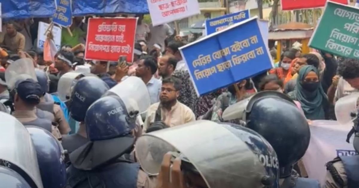 নিয়োগপত্রের দাবিতে শাহবাগে বিক্ষোভ, পুলিশের সঙ্গে উত্তেজনা