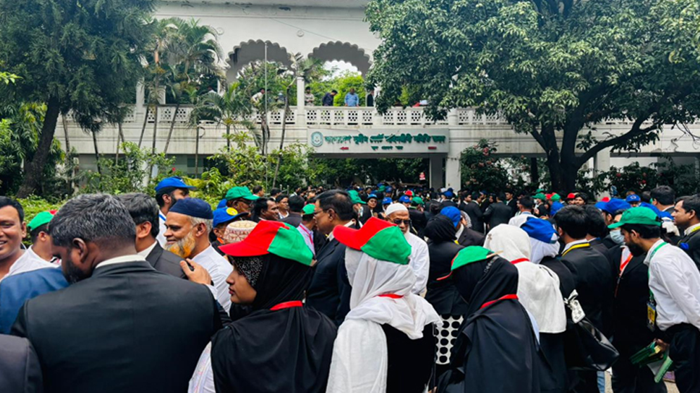 সুপ্রিম কোর্ট বার নির্বাচনে শুরু হয়েছে ভোটযুদ্ধ