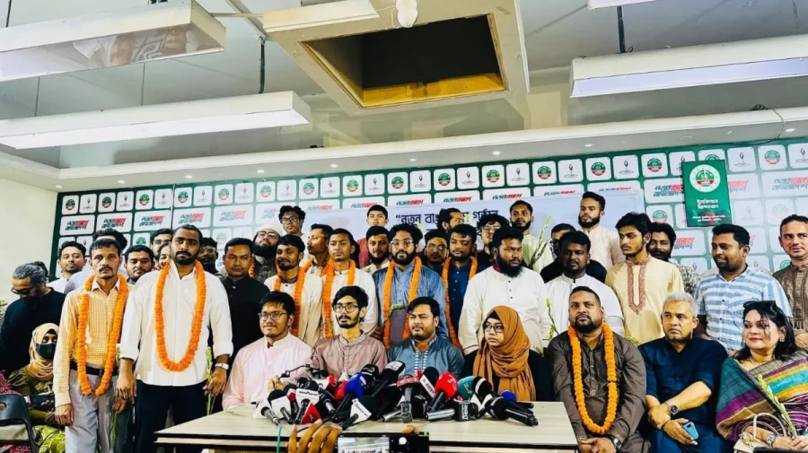 এনসিপিতে যোগ দিলেন বিভিন্ন শ্রেণি-পেশার তিন শতাধিক মানুষ