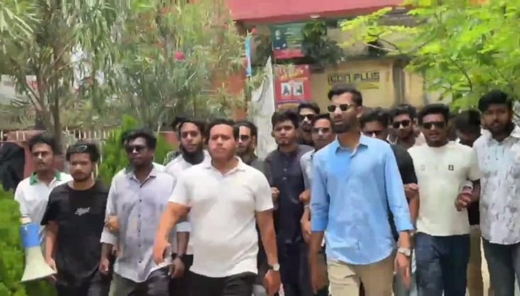 নিষিদ্ধ সংগঠন ছাত্রলীগের মিছিলের প্রতিবাদে ব্রাহ্মণবাড়িয়া সরকারি কলেজ ছাত্রদলের বিক্ষোভ