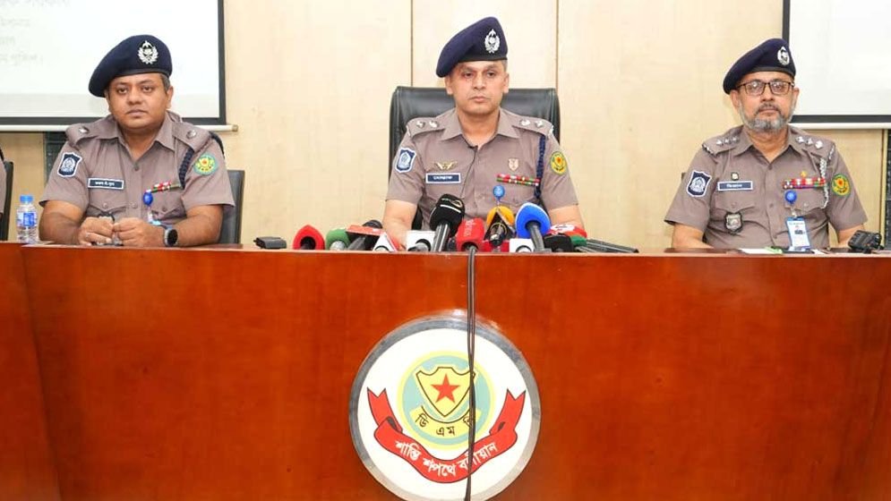 বোরকা পরে অধিদপ্তরে আগুন, গ্রেপ্তার তিনজন