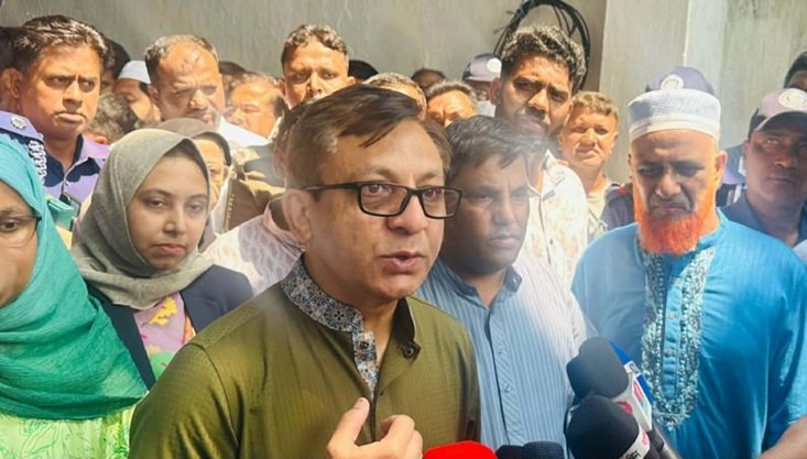 শিল্পকারখানা চালু থাকলে কর্মসংস্থান সৃষ্টি হবে আর স্থানীয় অর্থনীতি সচল থাকবে: পঞ্চগড়ে বাণিজ্যমন্ত্রী মুক্তাদির