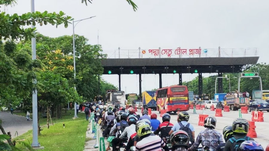 ঈদযাত্রায় পদ্মা সেতুতে যানবাহনের ঢল, একদিনে টোল আদায় প্রায় ৫ কোটি টাকা